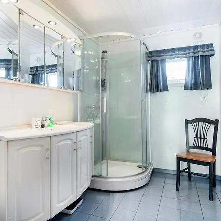 Дом отдыха 4 Bedroom Amazing Home In Strandebarm
