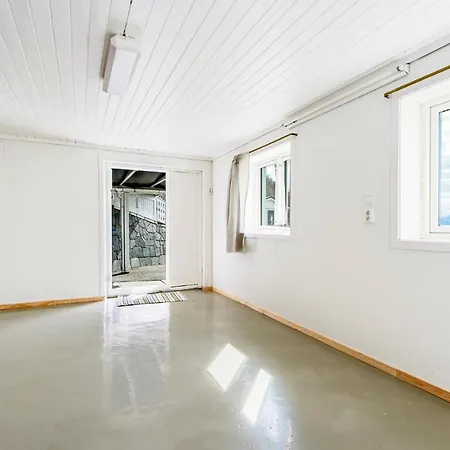 4 Bedroom Amazing Home In Strandebarm Дом отдыха *