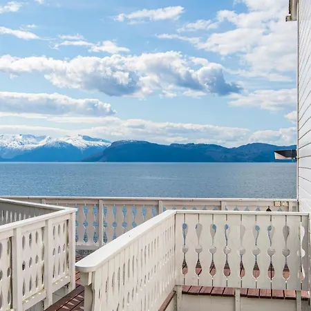 Дом отдыха 4 Bedroom Amazing Home In Strandebarm