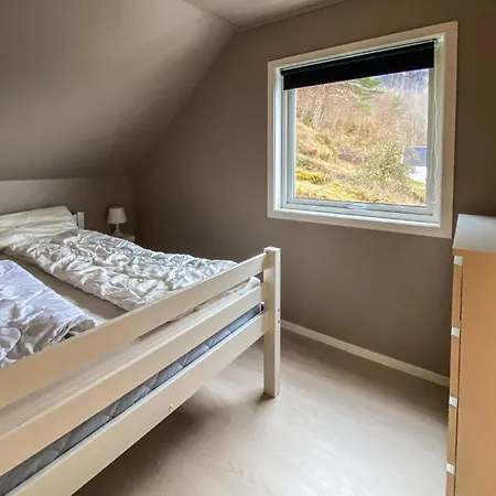4 Bedroom Amazing Home In Strandebarm * Страндебарм