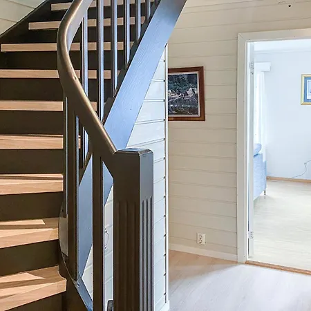 4 Bedroom Amazing Home In Strandebarm