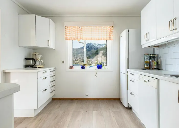 5 Bedroom Amazing In Dom wakacyjny Strandebarm