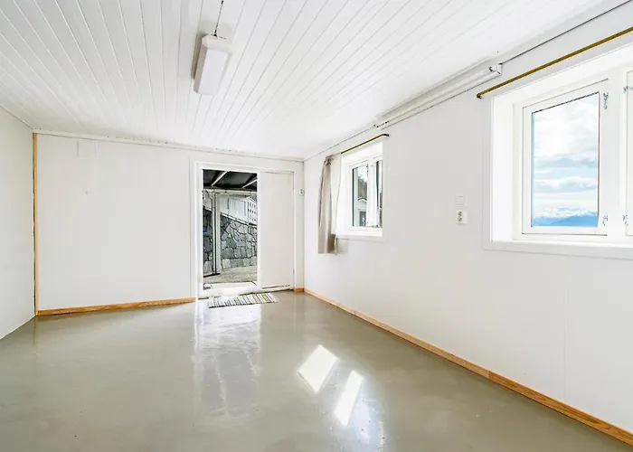 5 Bedroom Amazing In Dom wakacyjny *