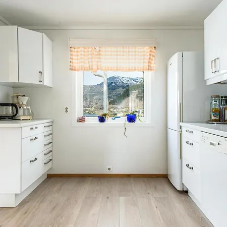 4 Bedroom Amazing Home In Strandebarm 別荘 Strandebarm