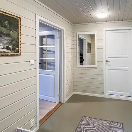 4 Bedroom Amazing Home In Strandebarm