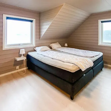 4 Bedroom Amazing Home In Strandebarm *